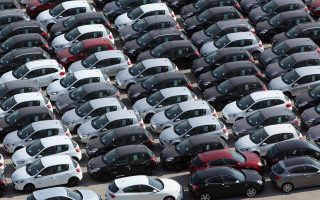 Αρκετές εισαγωγικές εταιρείες αυτοκινήτων εκτελώνισαν τον Μάιο όλο το στοκ που διέθεταν, ενώ ανακοίνωσαν άμεσα την «απορρόφηση» του ΦΠΑ.