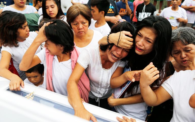 Φιλιππίνες: Ξεπέρασαν τους 2.000 οι νεκροί του «πολέμου κατά των ναρκωτικών»