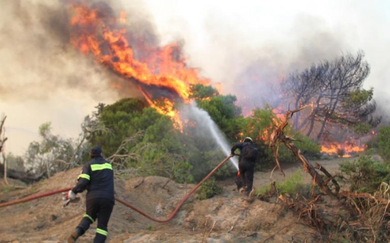 Καλαμάτα: Σε ύφεση η μεγάλη φωτιά στα Πηγάδια Ταϋγέτου