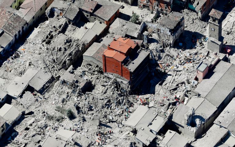 Σε εθνικό πένθος η Ιταλία για τους 290 νεκρούς από τον φονικό σεισμό