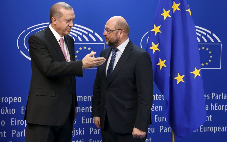 Καταγγελία της συμφωνίας με την Ε.Ε. ετοιμάζει η Τουρκία, εάν δεν καταργηθούν άμεσα οι θεωρήσεις