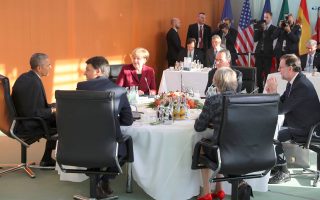 Μπαράκ Ομπάμα, Αγκελα Μέρκελ, Φρανσουά Ολάντ, Μαριάνο Ραχόι, Τερέζα Μέι και Ματέο Ρέντσι χθες στο Βερολίνο. Ελάχιστα έγιναν γνωστά για τις συνομιλίες των ηγετών την τελευταία ημέρα παραμονής του Μπαράκ Ομπάμα στην Ευρώπη με την ιδιότητα του προέδρου των ΗΠΑ, πέρα από τη συμφωνία για παράταση των κυρώσεων κατά της Ρωσίας.
