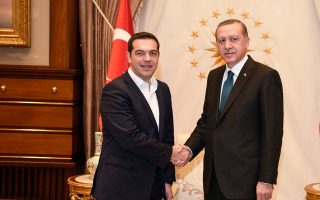 Ενα ενδεχόμενο για τη διμερή συνάντηση κορυφής του Αλέξη Τσίπρα με τον Ταγίπ Ερντογάν είναι να πραγματοποιηθεί στη Γενεύη λίγο πριν από την πολυμερή της 12ης Ιανουαρίου.
