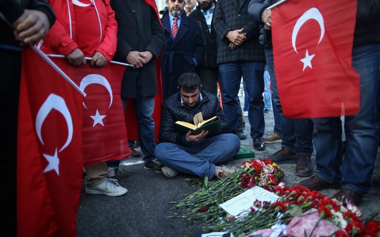 Τουρκία: Συλλήψεις και αεροπορικές επιδρομές κατά του ΡΚΚ