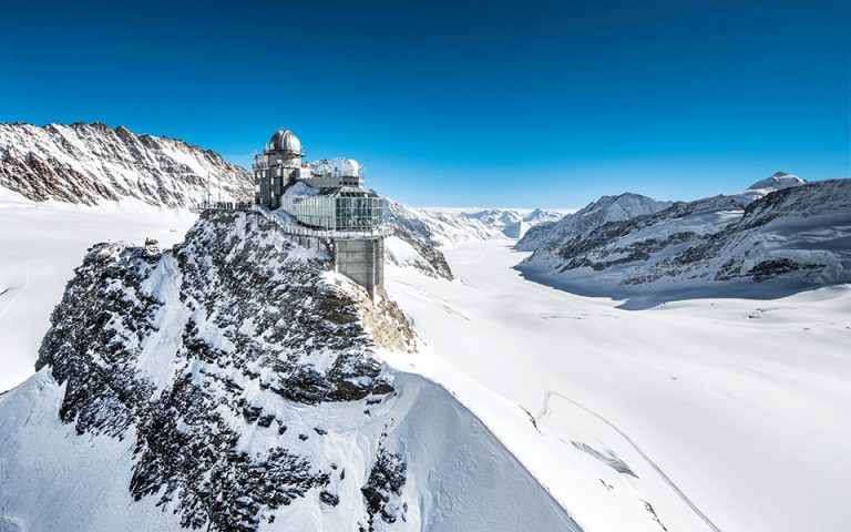 Το Jungfraujoch, το διάσελο που ενώνει σε υψόμετρο 3.466 μ. τις κορυφές Jungfrau και Mönch, είναι προσβάσιμο από το 1912 με τρένο. (Φωτογραφία: Rob Lewis/Jungfrau Region)