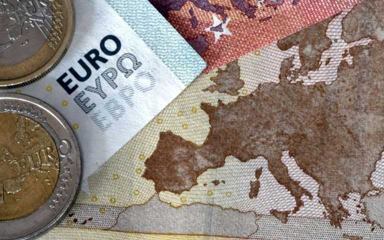 Handelsblatt: «Το φάντασμα του Grexit επανέρχεται στο προσκήνιο»
