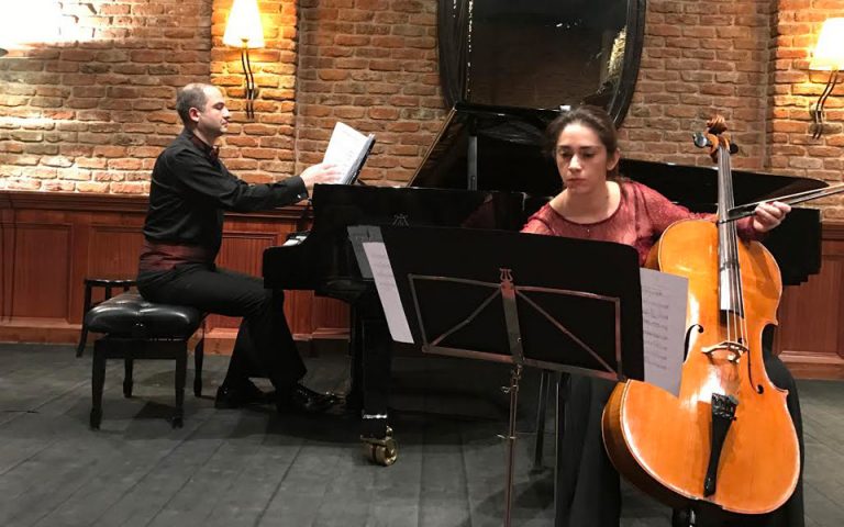 Ελληνοχιλιανή συμμαχία για πιάνο και τσέλο στο Θησείο, όταν η μουσική γεννάει κάτι νέο