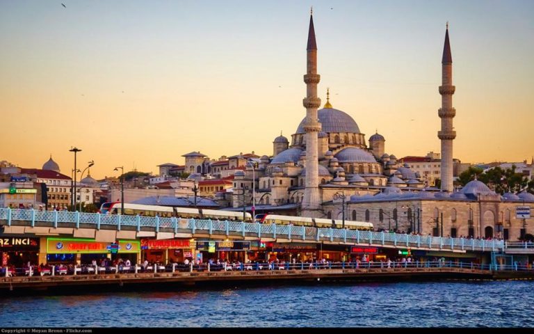 Ο Ερντογάν «βυθίζει» τον τουρκικό τουρισμό