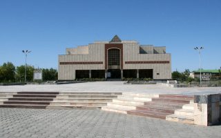 Το μουσείο Σαβίτσκι βρίσκεται στην αυτόνομη Δημοκρατία του Καρακαλπακστάν, στο Ουζμπεκιστάν.