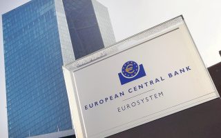 Η ΕΚΤ έχει θέσει ως προτεραιότητα της οικονομικής πολιτικής της την απαλλαγή των τραπεζικών ισολογισμών από μη εξυπηρετούμενα δάνεια που έχουν συσσωρευτεί σε όλη τη διάρκεια της χρηματοπιστωτικής κρίσης του 2008 και της κρίσης χρέους στην Ευρωζώνη.