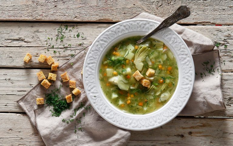Σούπα «α λα πολίτα» (με αγκινάρες, καρότα και πατάτες)