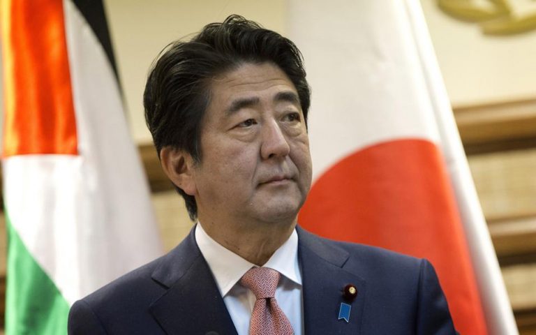 Ιαπωνία: Ο πρωθυπουργός Άμπε λάμβανε αποδοχές από εκπαιδευτικό οργανισμό