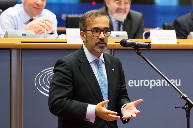 Πορτογάλος ευρωβουλευτής: «Αισχύνη για την ΕΕ» αυτό που συμβαίνει στην Ελλάδα