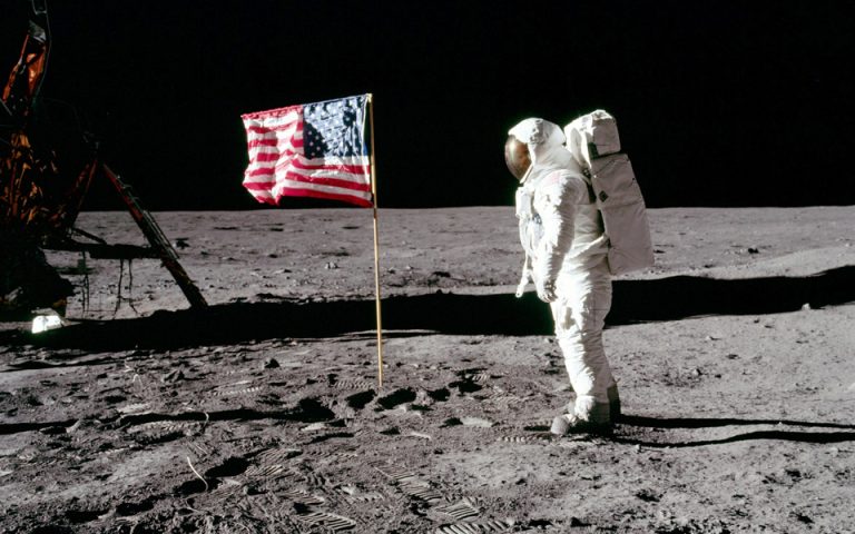 ΗΠΑ: Σε δημοπρασία απομεινάρια σεληνιακής σκόνης, από την αποστολή Απόλλων 11