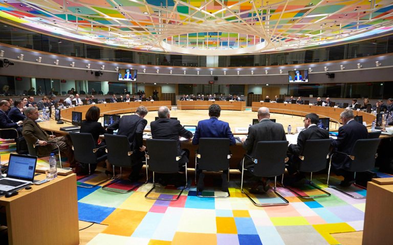 Με το βλέμμα στο Eurogroup
