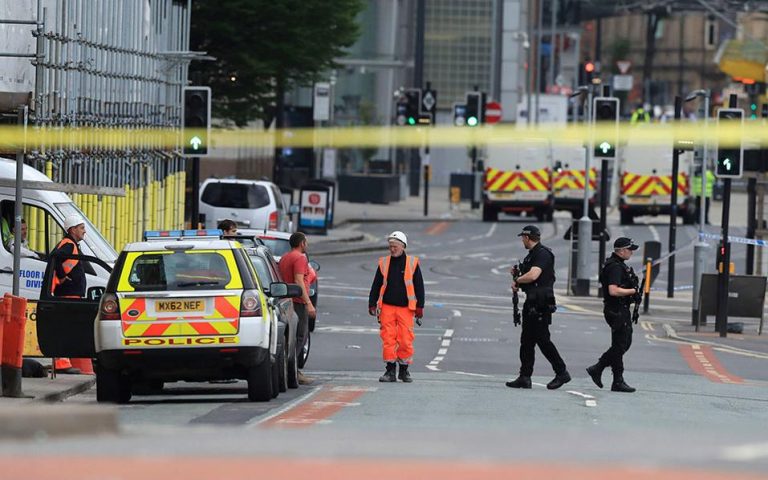 Βρετανία: Απαγγελία κατηγοριών σε τρία άτομα για συνωμοσία με σκοπό την τρομοκρατία