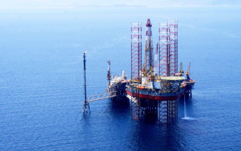 Υπογράφτηκαν οι συμβάσεις με Energean – ΕΛΠΕ για έρευνες πετρελαίου σε 3 μπλοκ