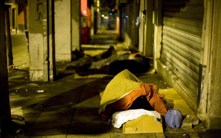 Μια πολυκατοικία στα Σεπόλια για τη φιλοξενία άστεγων παραχωρήθηκε στο Δήμο Αθηναίων