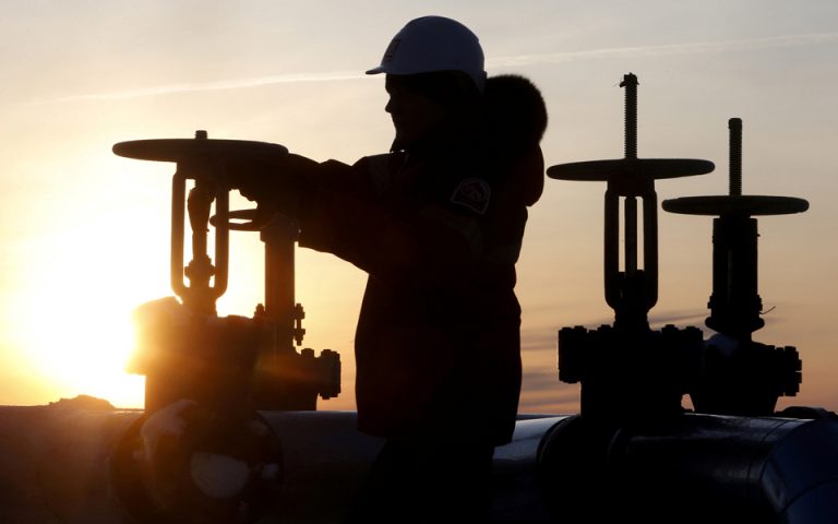 Σαουδική Αραβία και Ρωσία συνεχίζουν τη μείωση παραγωγής πετρελαίου