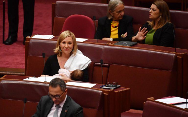 Αυστραλία: Γερουσιαστής των Πρασίνων θήλασε μέσα στο κοινοβούλιο