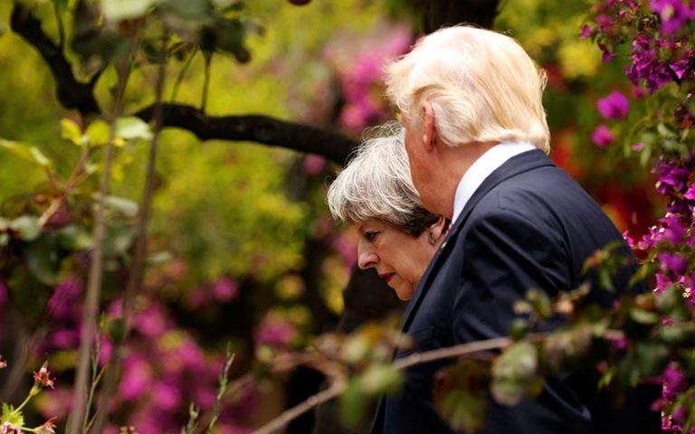 Ανανέωσαν τη δέσμευση για τις εμπορικές σχέσεις ΗΠΑ – Βρετανίας οι Τραμπ και Μέι