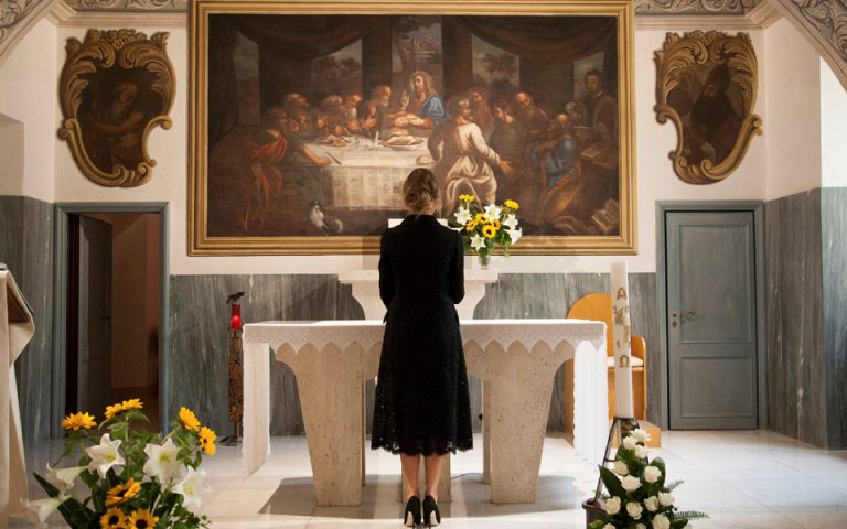 Γιατί φόρεσε μαύρα στο Βατικανό η Μελάνια Τραμπ;