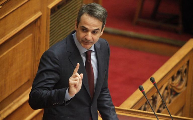 Μητσοτάκης: Ψηφίζουν αδίστακτα μνημόνιο 4, με 5 δισ. μέτρα που πλήττουν κάθε Έλληνα