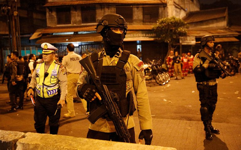Ινδονησία: Δυό νεκροί από διπλή έκρηξη στη Τζακάρτα