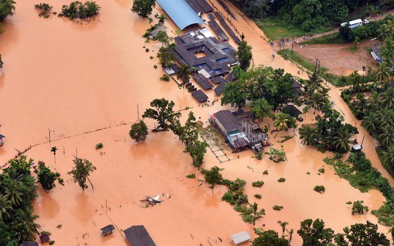 Σρι Λάνκα: Τουλάχιστον 92 νεκροί και 110 αγνοούμενοι από τις καταρρακτώδεις βροχοπτώσεις