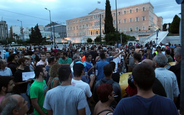 Οι αντιφάσεις στην ελληνική κοινωνία των πολιτών