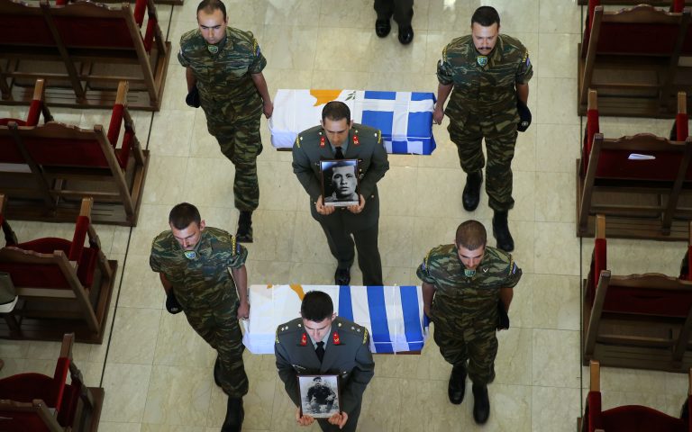 Στην Ελλάδα επιστρέφουν τα λείψανα 17 στρατιωτών της ΕΛΔΥΚ (ΦΩΤΟ)