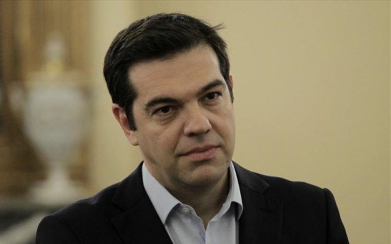 tsipras-dekti-mono-mia-lysi-poy-tha-exasfalizei-exodo-stis-agores-2192855