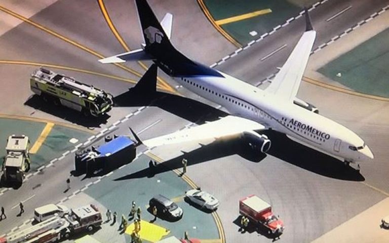 Οκτώ τραυματίες από τη σύγκρουση αεροσκάφους με φορτηγό στο αεροδρόμιο του Λος Αντζελες
