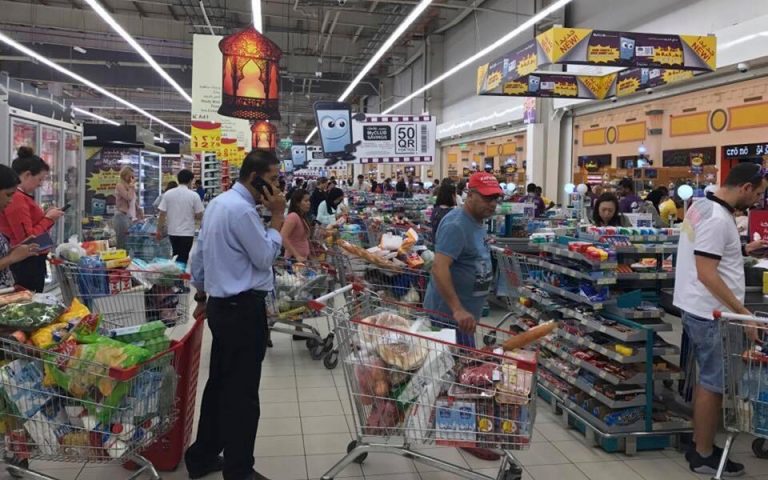 Πανικός στα σουπερμάρκετ του Κατάρ (Βίντεο)