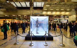 «Κουτί απομόνωσης» ονομάζεται η εικονιζόμενη εγκατάσταση που είχε τοποθετηθεί πριν από δύο χρόνια στον σταθμό Πάντιγκτον του Λονδίνου.