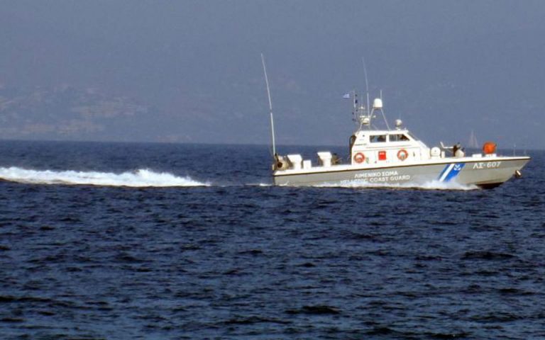 Στο λιμάνι του Ηρακλείου οδηγείται πλοίο με λαθραία τσιγάρα