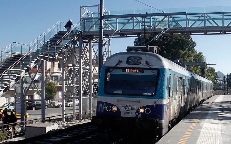 «Χειρόφρενο» σε τρένα και προαστιακό λόγω 24ωρης απεργίας
