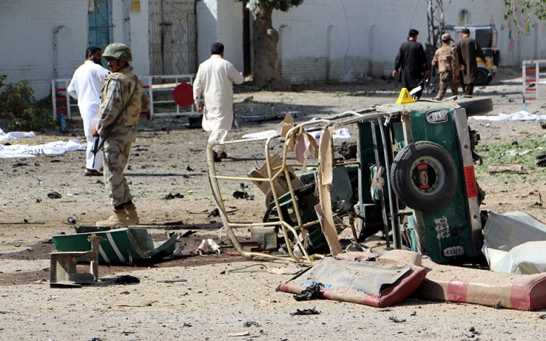 Πακιστάν: 30 νεκροί σε βομβιστικές επιθέσεις