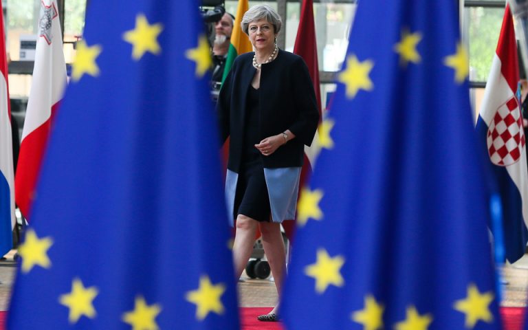 Μέι: Τι θα ισχύει για τους Ευρωπαίους της Βρετανίας μετά το Brexit
