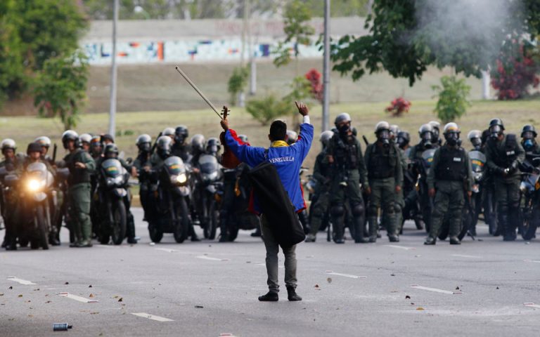 Στους 65 οι νεκροί των διαδηλώσεων στη Βενεζουέλα