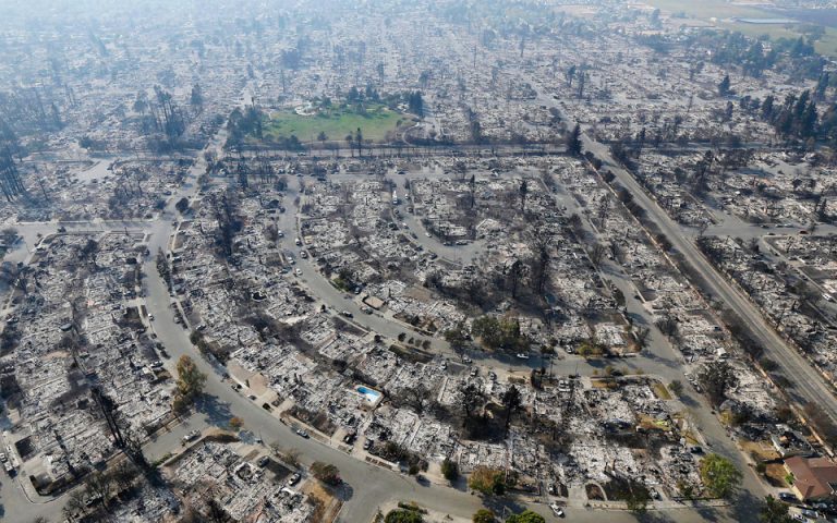 26 νεκροί, εκατοντάδες αγνοούμενοι από τις φωτιές στην Καλιφόρνια