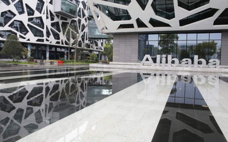 Η κινεζική Alibaba ξεπέρασε την Amazon
