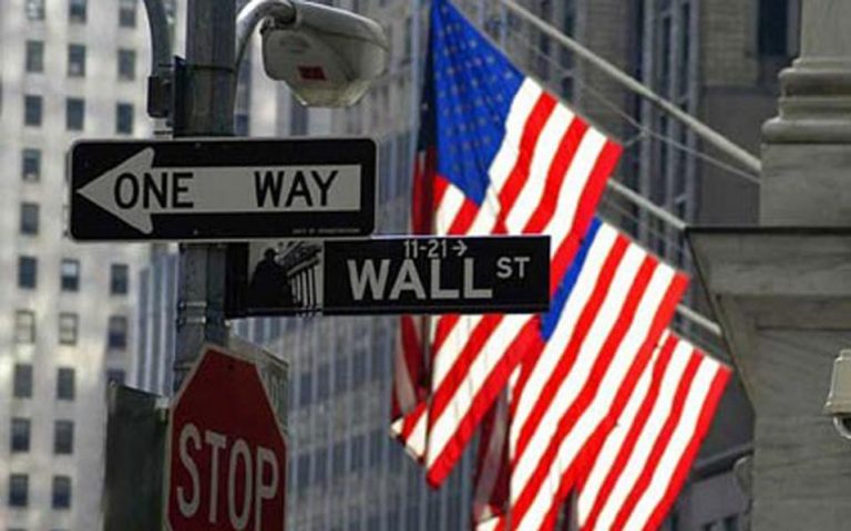 Η Wall Street κρατάει την ανάσα της