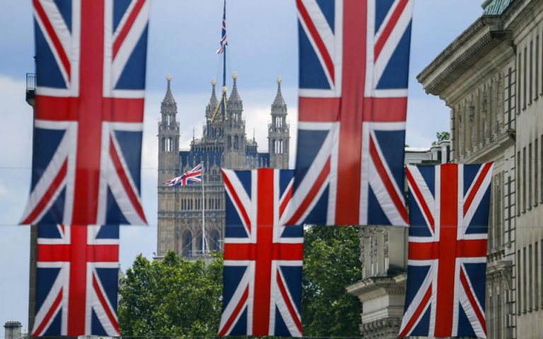 Βρετανία: Η κυβέρνηση συμφώνησε να εγγραφεί στον νόμο η ημερομηνία του Brexit