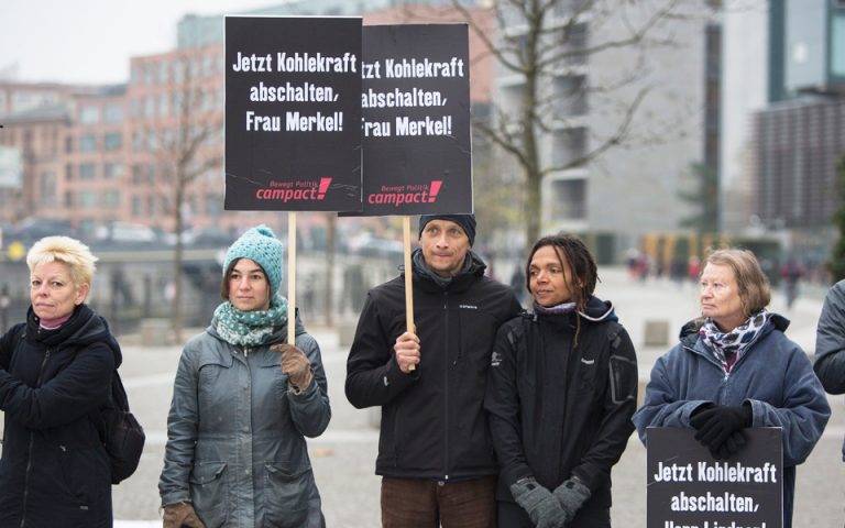 Γερμανία: Επιμένουν οι Πράσινοι για τις επανενώσεις οικογενειών