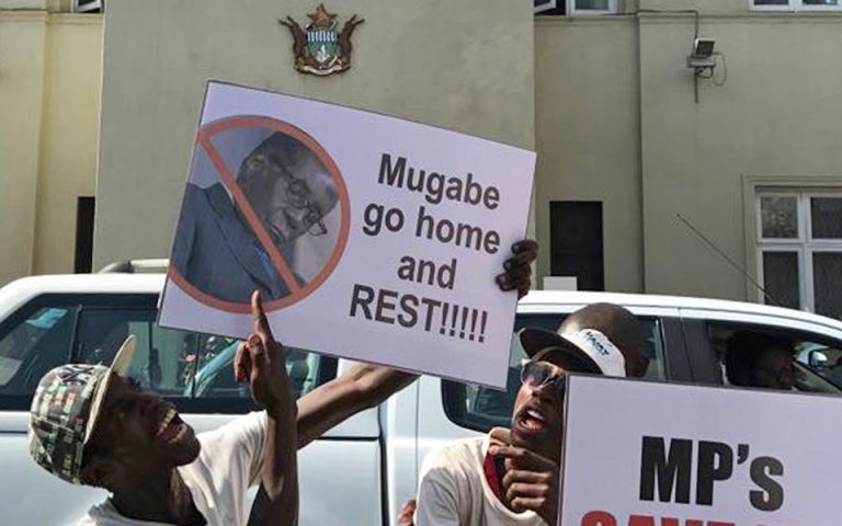 Ζιμπάμπουε: Επίσημη παραίτηση Μουγκάμπε μετά 37 χρόνια