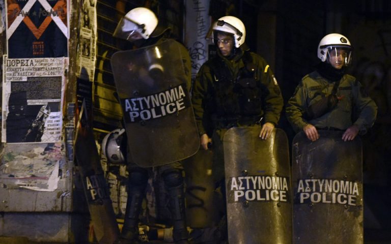Handelsblatt: «Σκιά φόβου πάνω από την Αθήνα»