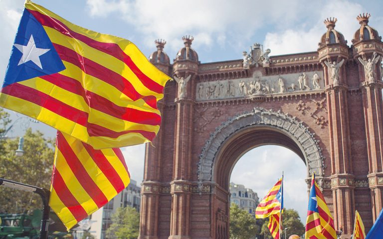 Βαριές οι οικονομικές συνέπειες στην Καταλωνία λόγω απόπειρας απόσχισης