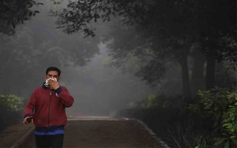 Η αιθαλομίχλη πνίγει το Νέο Δελχί