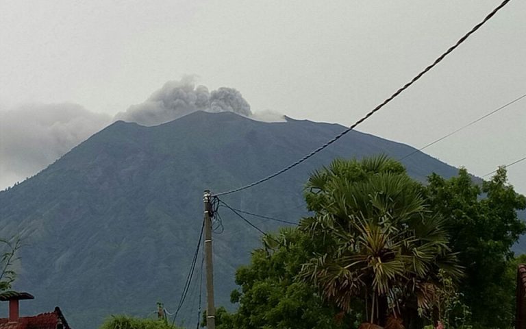 Εξερράγη το ηφαίστειο Αγκούνγκ στο Μπαλί – Δεν υπάρχουν αναφορές για θύματα ή καταστροφές